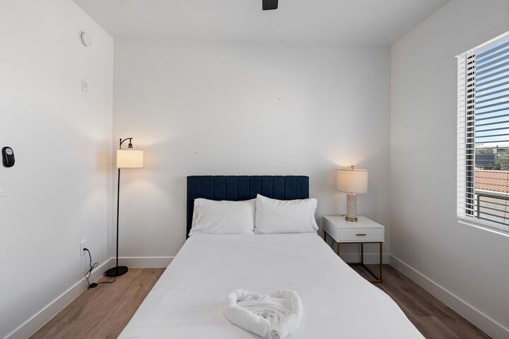 Room 4 of 33