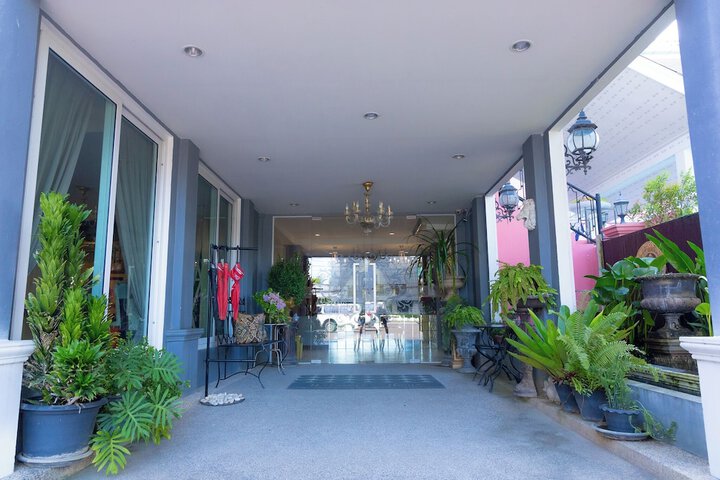 Hotel 74 of 79