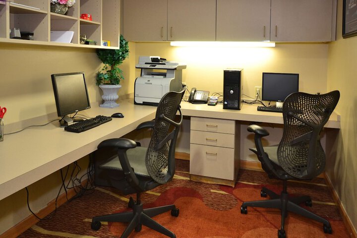 Business Center 34 of 39