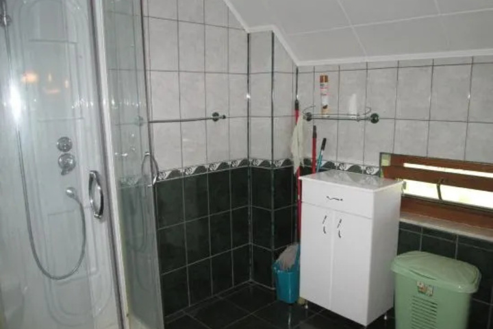 Room 6 of 11
