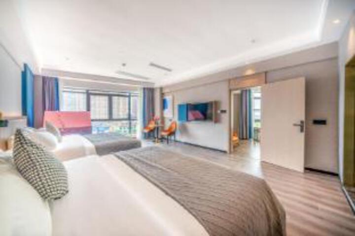 Room 11 of 11
