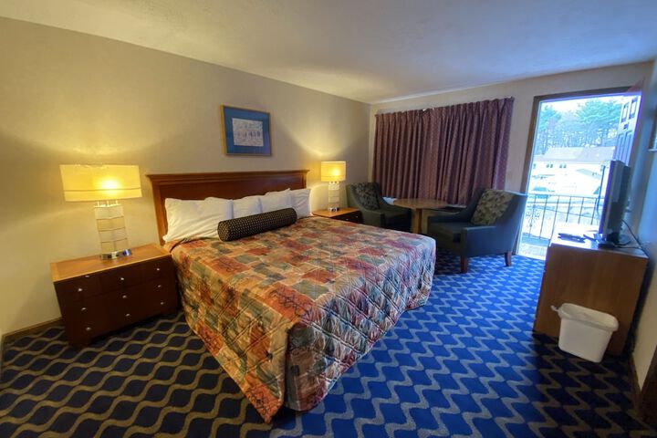 Deluxe King Bed (24 of 30)