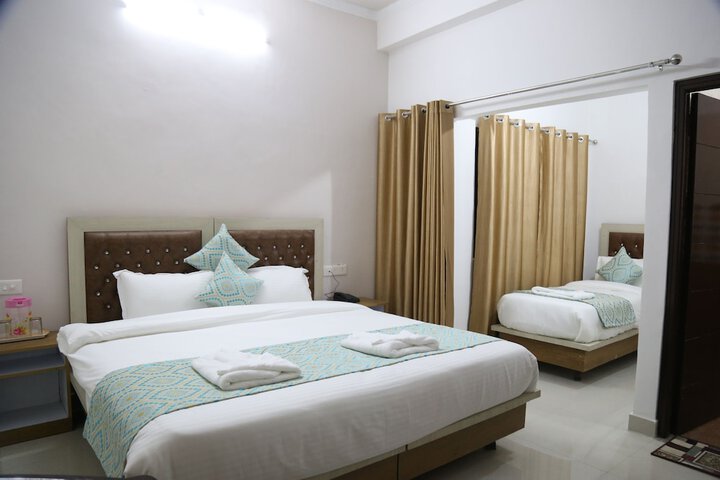 Room 12 of 32