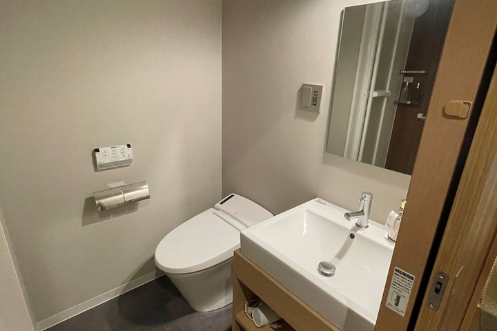 Room 16 of 18