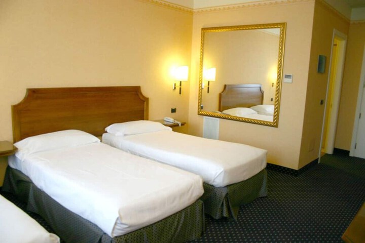 Room 34 of 110