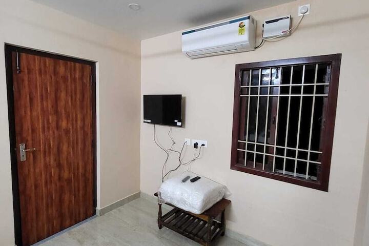 Room 2 of 10