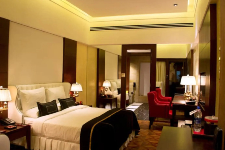 Room 4 of 28