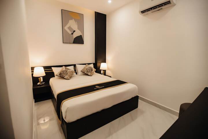 Room 8 of 32