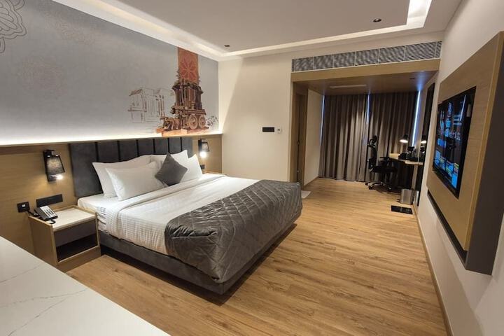 Room 7 of 27