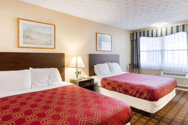1 Queen Bed (28 of 46)
