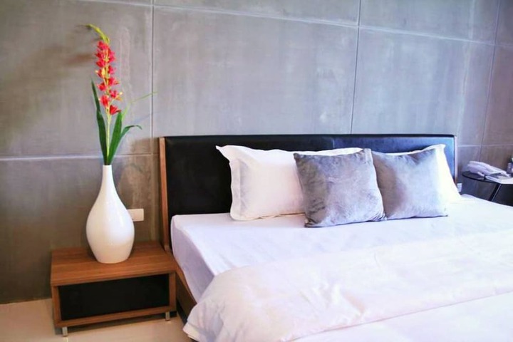 Room 14 of 65