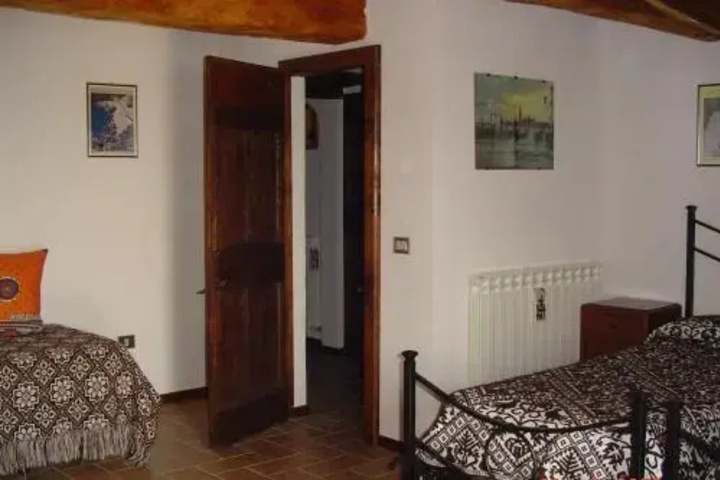 Room 3 of 10