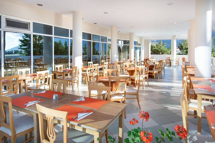 Dining 142 of 229