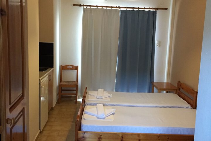 Room 3 of 27
