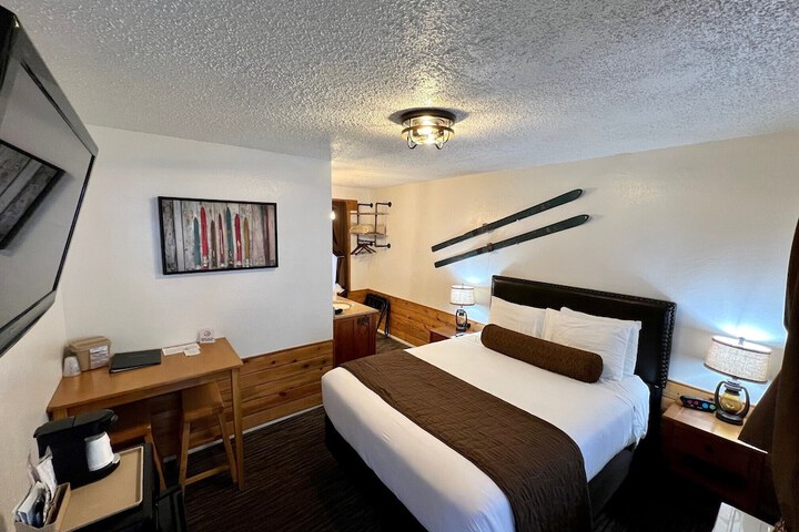 Room 6 of 20