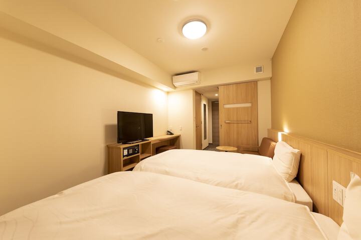 Room 6 of 32