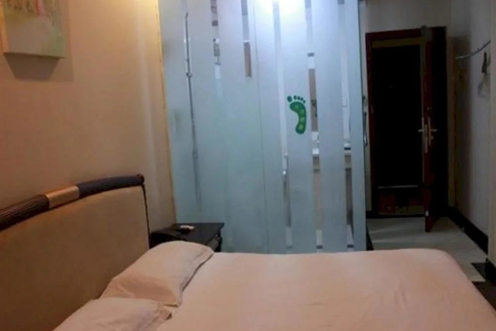 Room 4 of 4