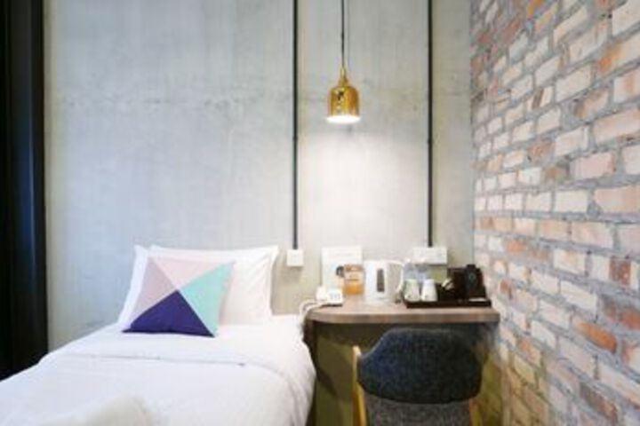 Room 9 of 26