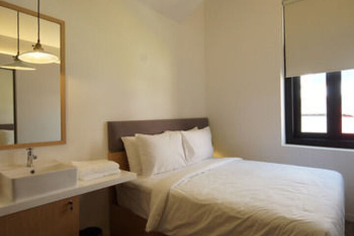 Room 42 of 74