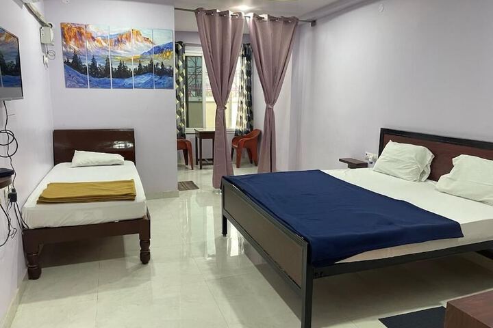 Room 6 of 12