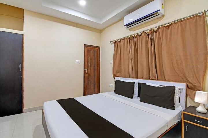 Room 10 of 28