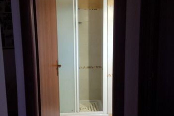 Room 5 of 16