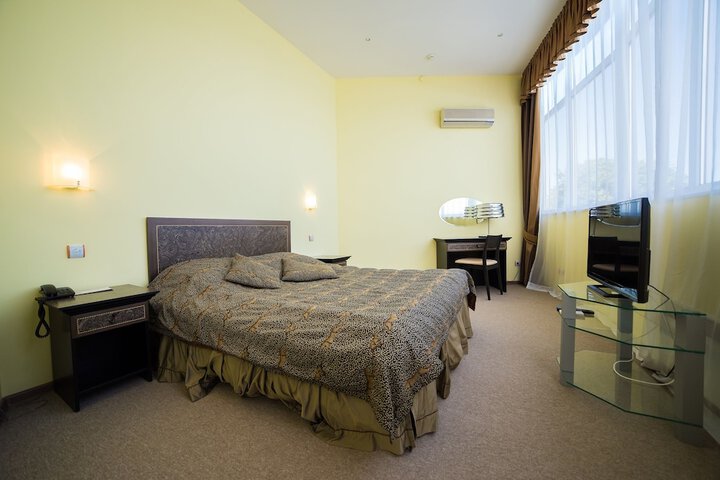 Room 8 of 50