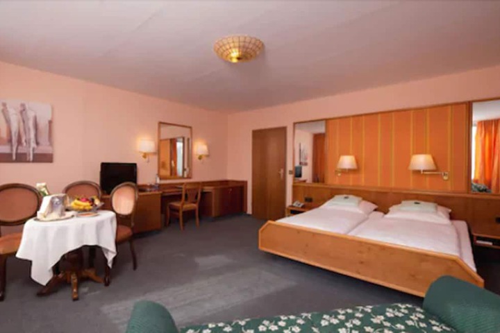 Room 17 of 47