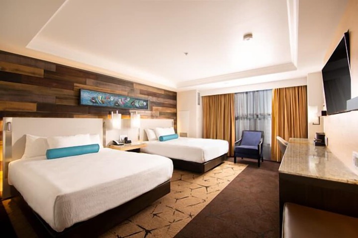Room 6 of 30