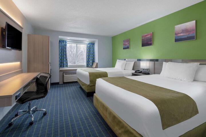 1 Queen Bed (2 of 16)