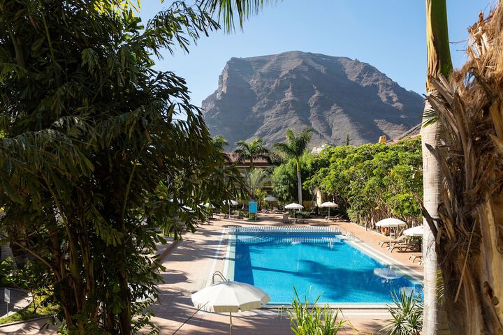 Pools & Facilities