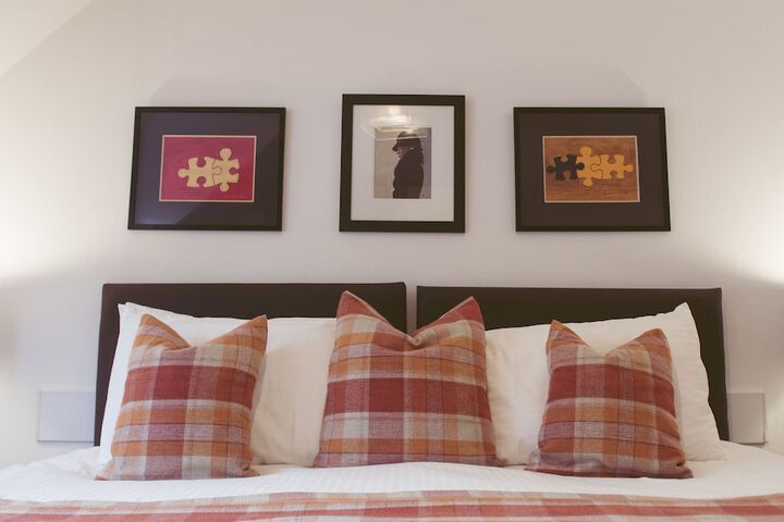 Room 4 of 37