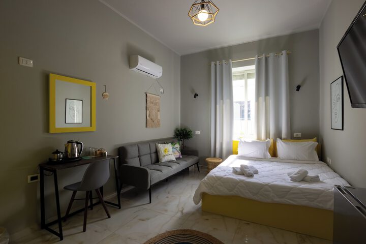 Room 18 of 90