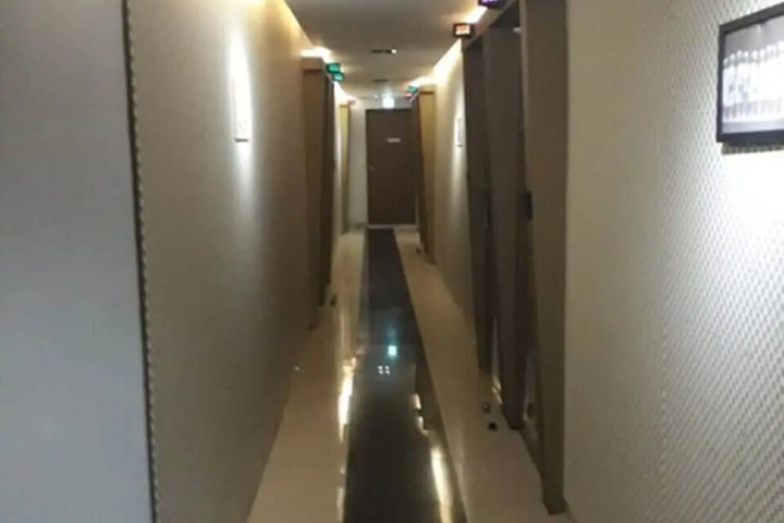 Room 9 of 13
