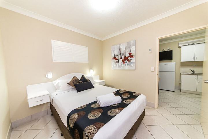 Room 6 of 24