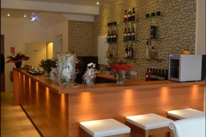 Lounge 19 of 21