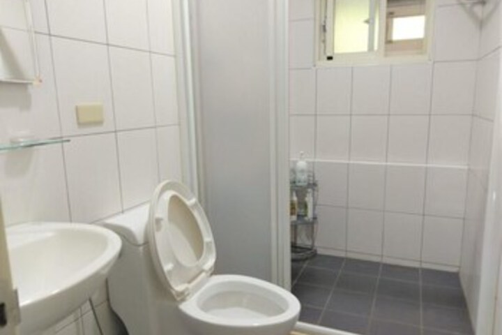 Room 2 of 37