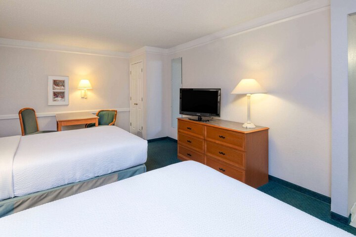 Room 5 of 38