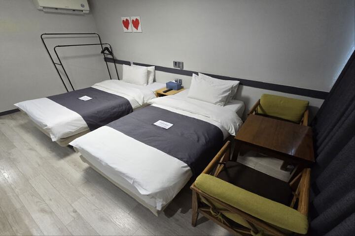 Room 98 of 184