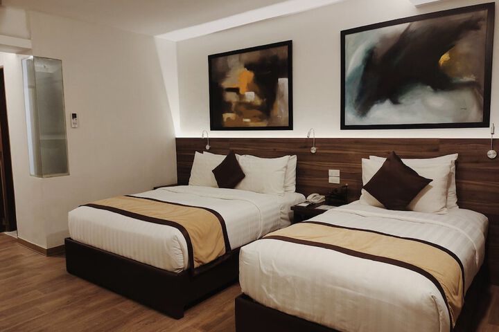 Room 11 of 34