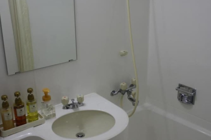 Room 15 of 28