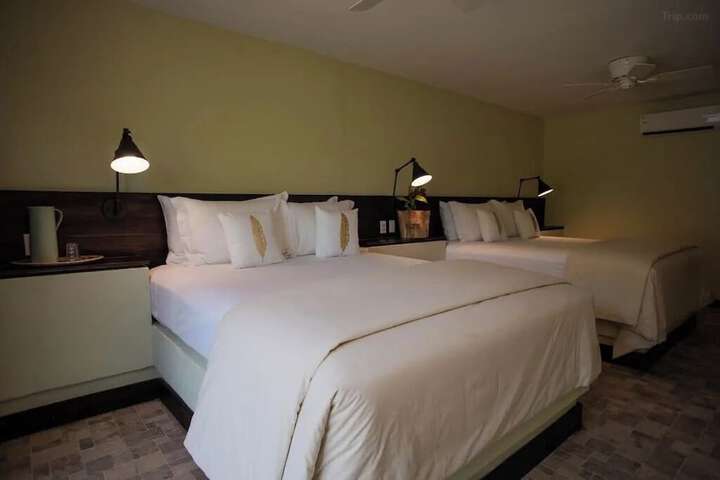 Room 4 of 68