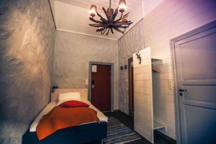 Room 37 of 106
