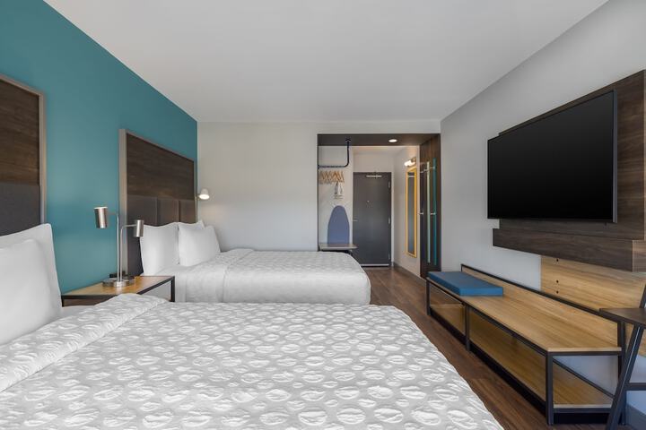 Room 16 of 38