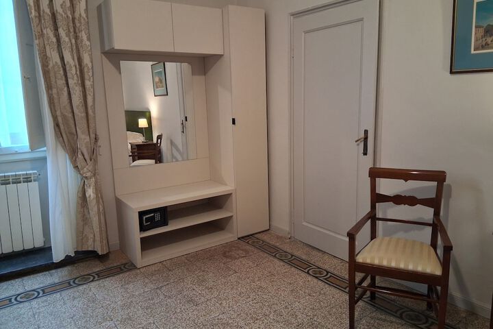 Room 37 of 61