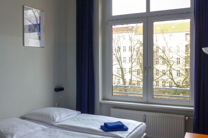 Room 28 of 86