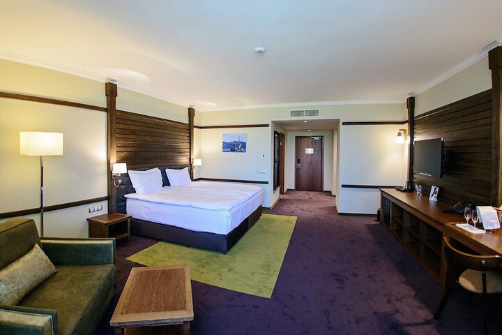 Room 10 of 35