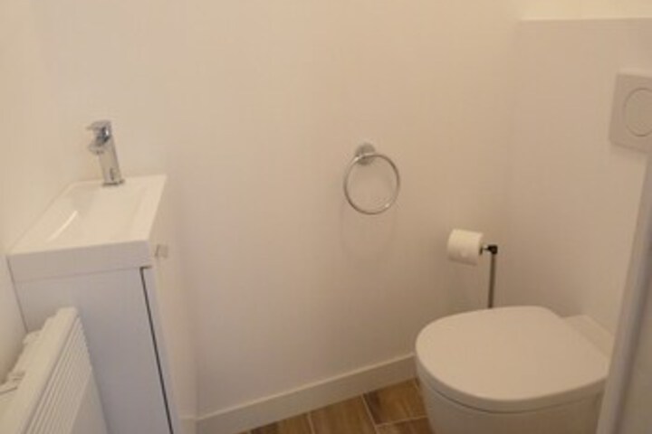 Room 2 of 32