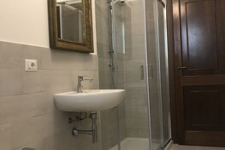 Room 4 of 46