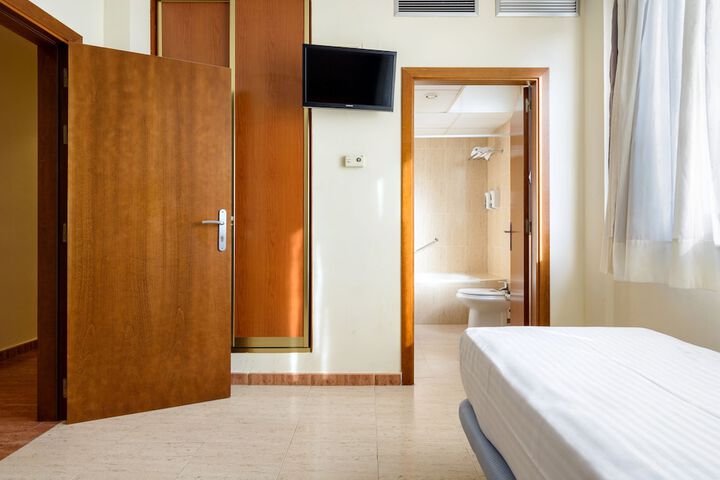 Room 9 of 37